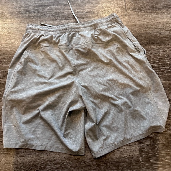 Lululemon Pace Breaker training shorts XL - Picture 2 of 5